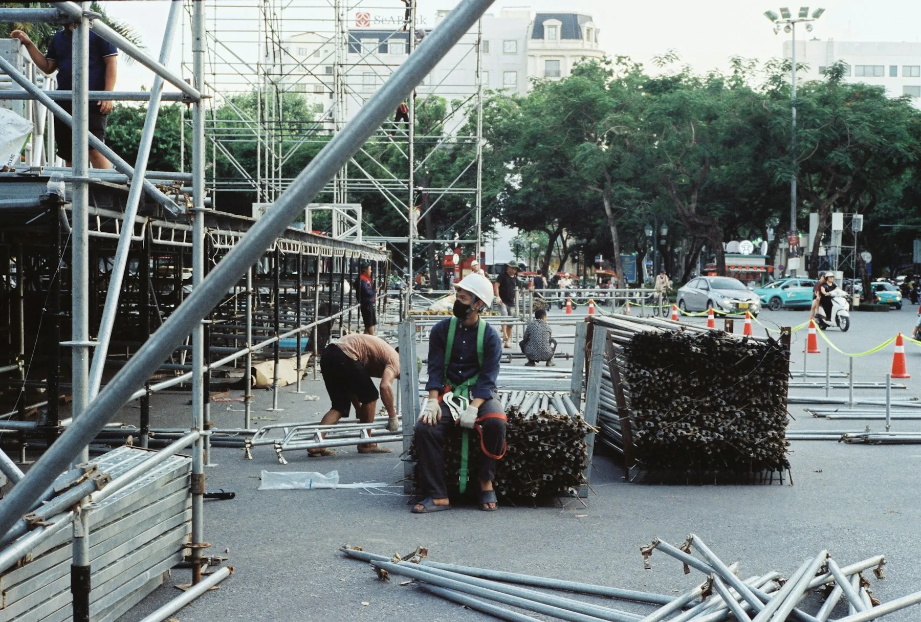 Scaffolding crew handling material on site